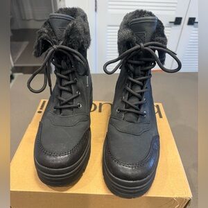 Women’s insulated winter boots